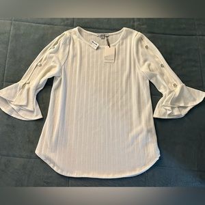 NWT-Green Envelope Women’s White Tunic Blouse w/Ruffled Button Sleeves, Size L